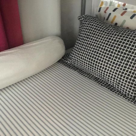 Just For Sleep - Parisian Male Dorm Room -Daily Stays 8Pm To 10Am- Contact Booking Message On The Arrival- Pas D'Appel Phone Bobigny Exterior photo